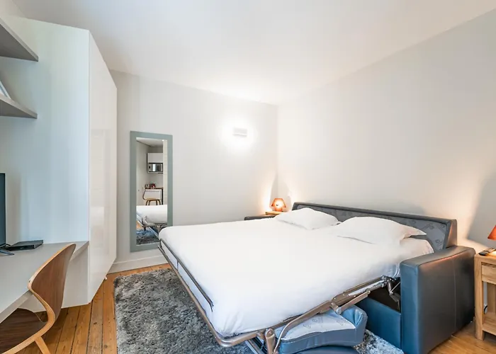 Superbes - Place Des Quinconces *